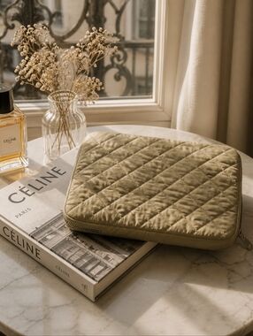 H&M Quilted Laptop Sleeve in Beige